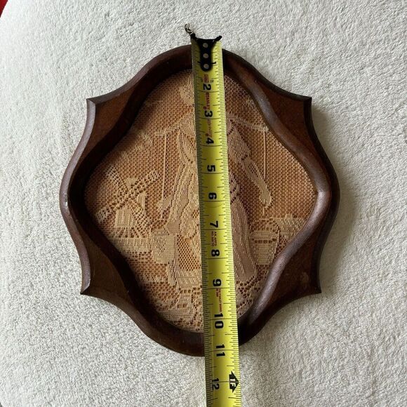 Vintage MCM White Lace Working Woman Wood Silhouette Framed hanging Wall Decor - Picture 4 of 7